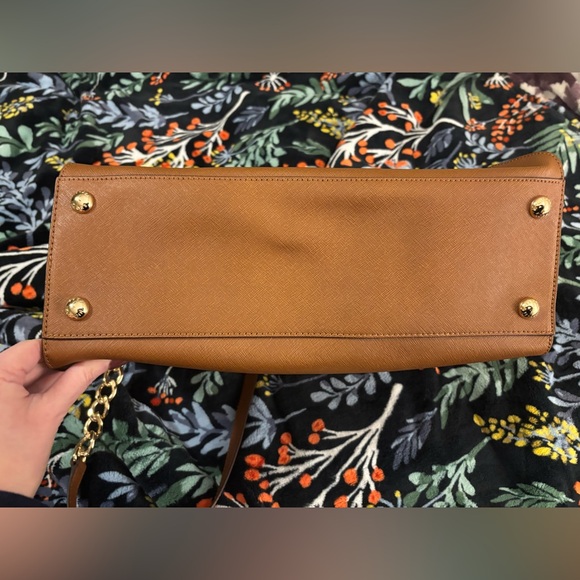 Michael Kors Tan Large Leather Purse - Picture 8 of 12